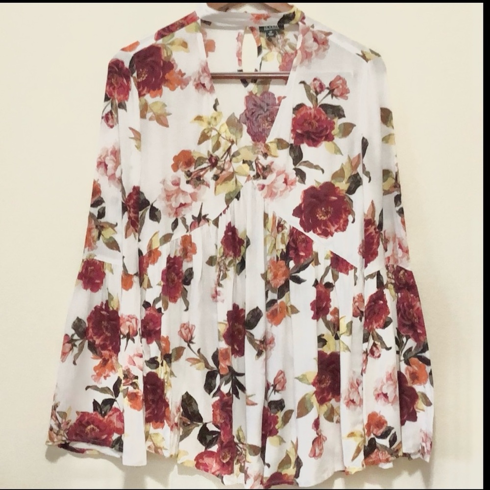 A.N.A women’s flower bell sleeve top size ST